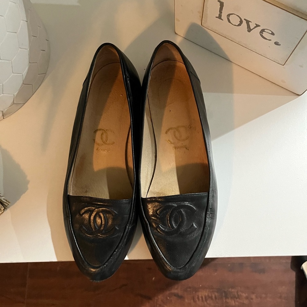 Ladies flats size 7.
